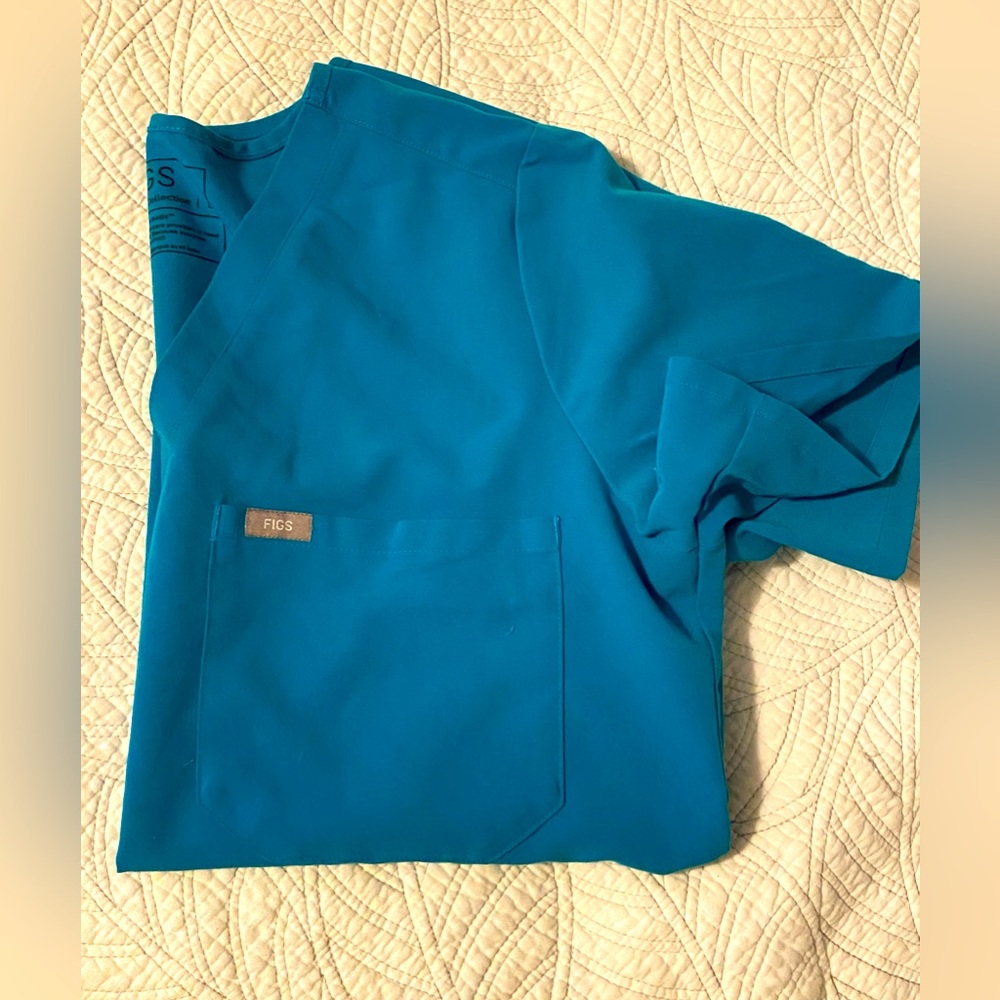 Figs Jogger Set with one Pocket Top in color Caribbean Blue